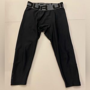 Youth Small Under Armour Fitted “Heat Gear” cropped pants